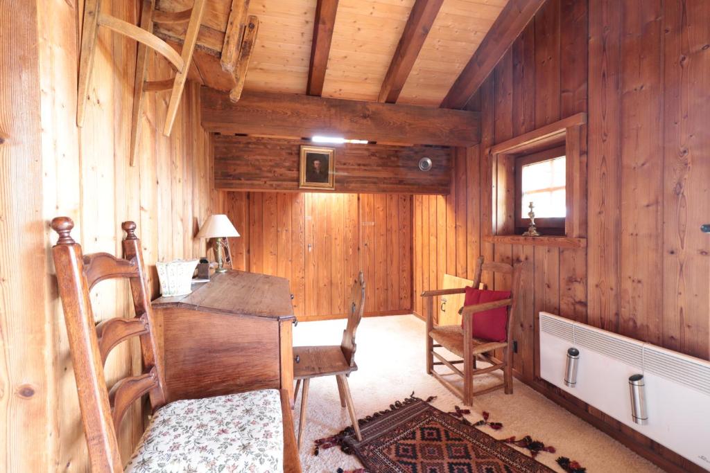 Teura room 6